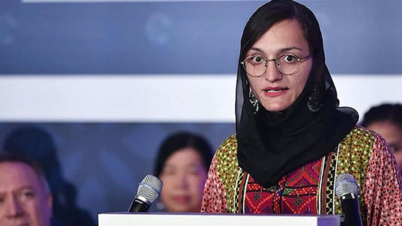 Afganistan`ı terk eden ülkenin ilk kadın belediye başkanı Ghafari, Taliban liderine seslendi: Ortaya çık