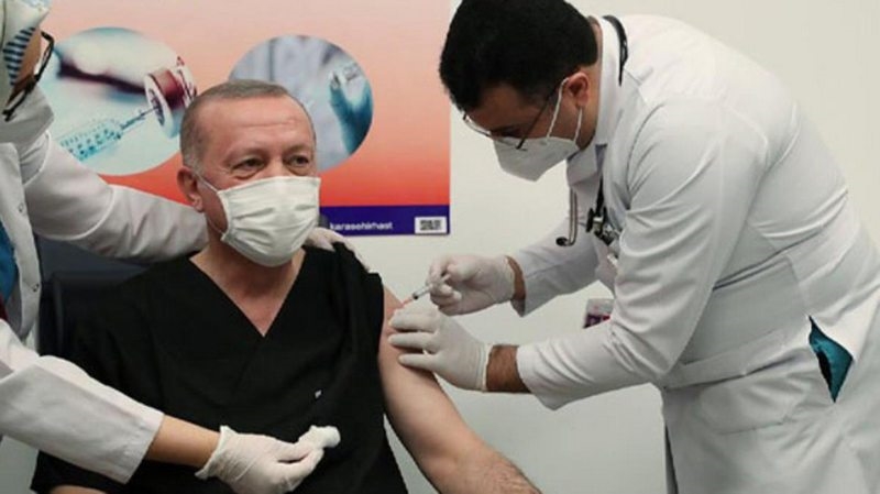AK Partili Yavuz aşı konusunda çekinceleri olanlara seslendi: Bir problem görseydi, Cumhurbaşkanı Erdoğan olur muydu?