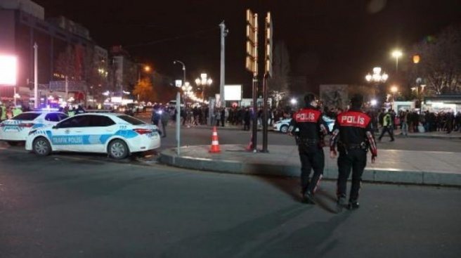 Ankara`da Kızılay Meydanı trafiğe kapatıldı
