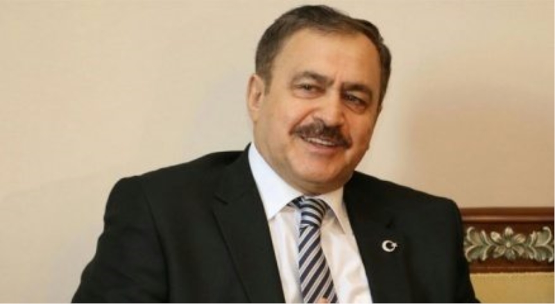 Bakan Eroğlu İzmirlilerle demokrasi nöbetinde