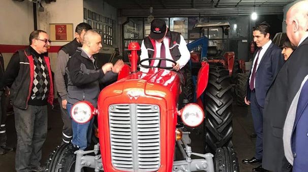 Bakan Özlü, babasının kendisini okutmak için sattığı traktörü geri aldı