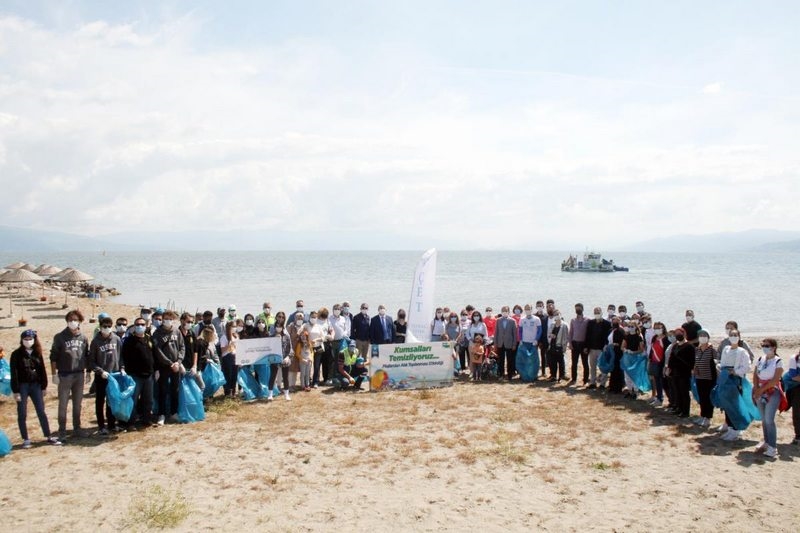 Bursa`da çevre mühendisliğii öğrencileri Mudanya sahilinde kıyı temizliği yaptı