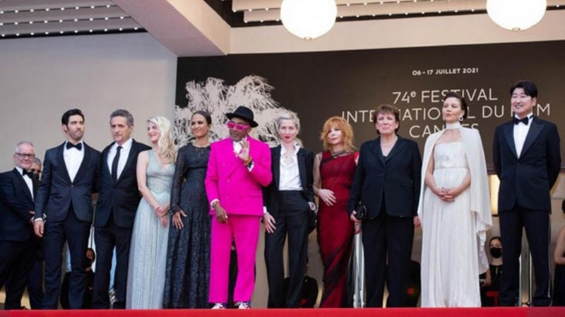 Cannes Film Festivali`nde ödüller sahiplerine teslim edildi! Etkinliğe, jüri başkanının hatası damga vurdu
