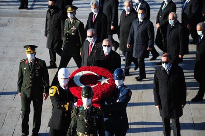 Cumhurbaşkanı Erdoğan, Atatürk`ü vefatının 82. yıl dönümünde, Anıtkabir Özel Defteri`ni imzaladı!