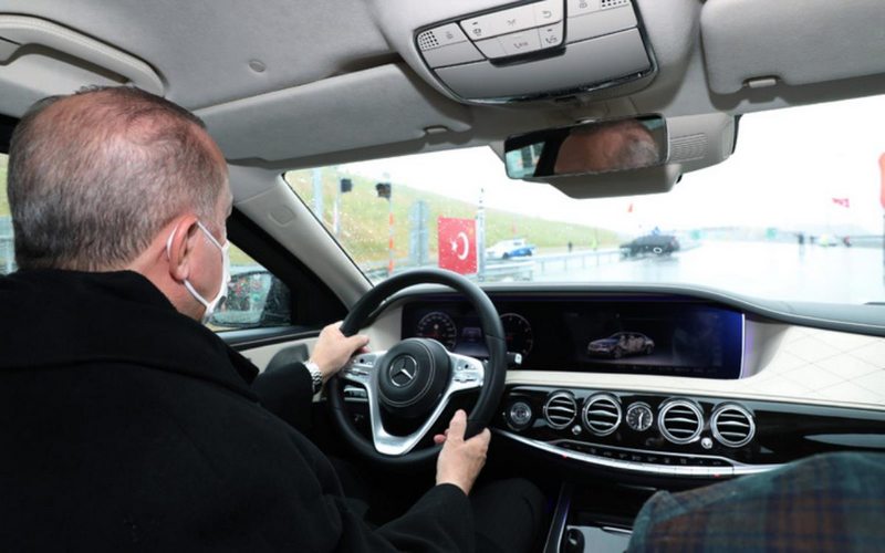 Cumhurbaşkanı Erdoğan, Kuzey Marmara Otoyolu`nun açılışında direksiyon başına geçip dev projeyi test etti