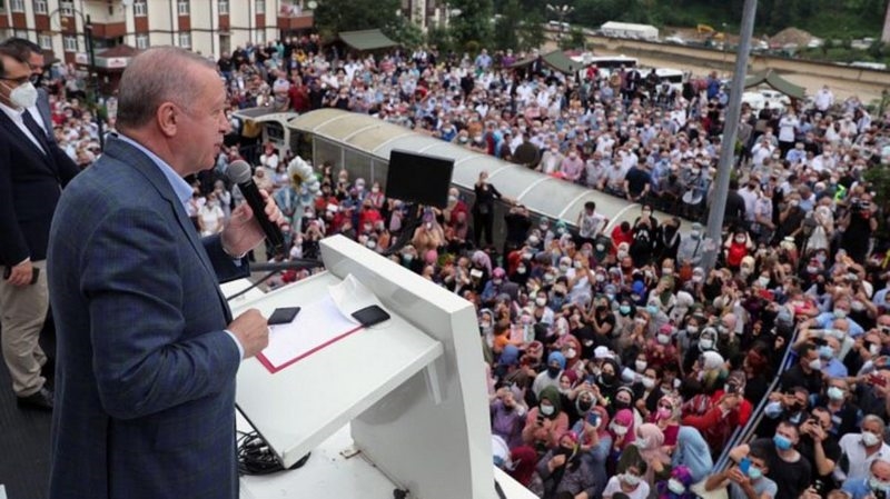 Cumhurbaşkanı Erdoğan selin vurduğu Rize`de vatandaşlara seslendi: 1 yılda 550 konut inşa edeceğiz