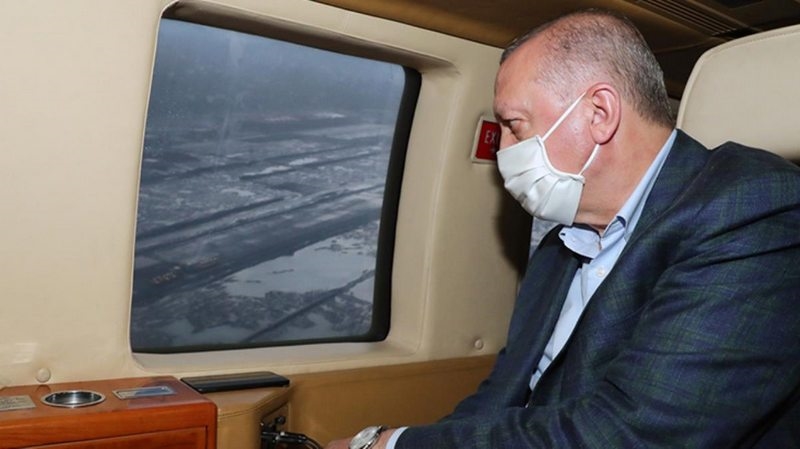 Cumhurbaşkanı Erdoğan`ı taşıyan helikopter 2 kez iniş yapamadı sonra Rize Limanı`na inmek zorunda kaldı