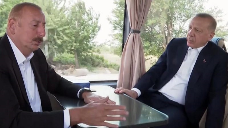 Cumhurbaşkanı Erdoğan`la Aliyev arasında ilginç diyalog: Aaa onlar var mı?