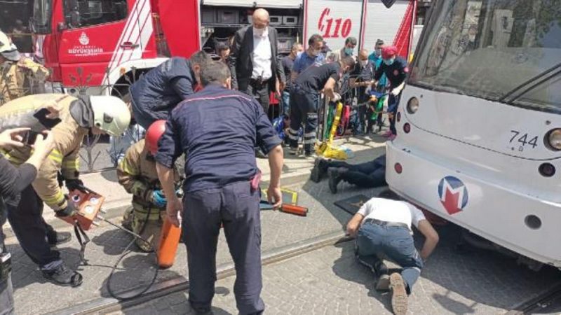 Haseki`de tramvayın altında kalan kişi yaralı olarak kurtarıldı