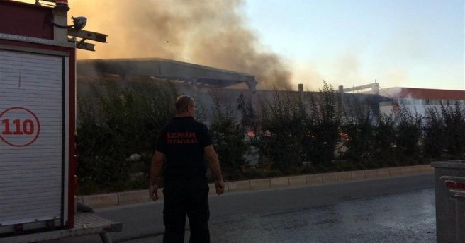İzmir?deki fabrikada büyük yangın