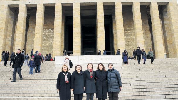 Kadın başkanlardan Anıtkabir?e ziyaret