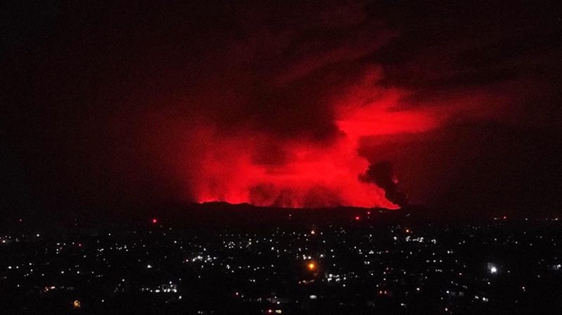 Kongo`daki yanardağ patladı! 3 bin 500 kişi Ruanda`ya kaçtı