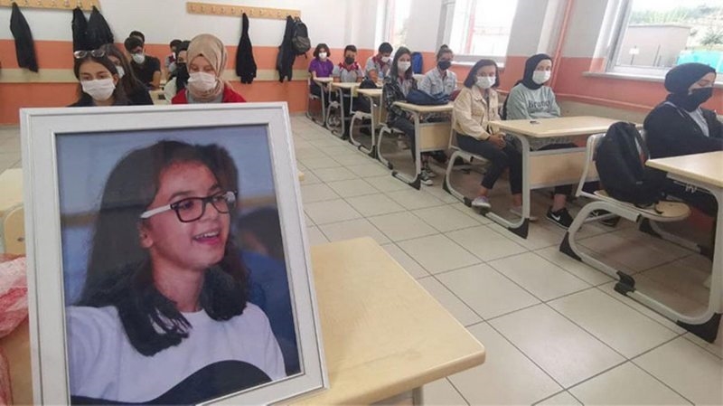 Maganda kurşunu ile hayatını kaybeden Büşra`nın sınıfında duygusal anlar yaşandı