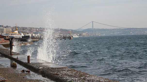 Marmara Denizi`nde poyraz etkisini sürüyor