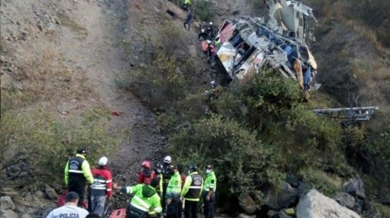 Peru`da otobüs uçuruma düştü: 29 ölü, 22 yaralı