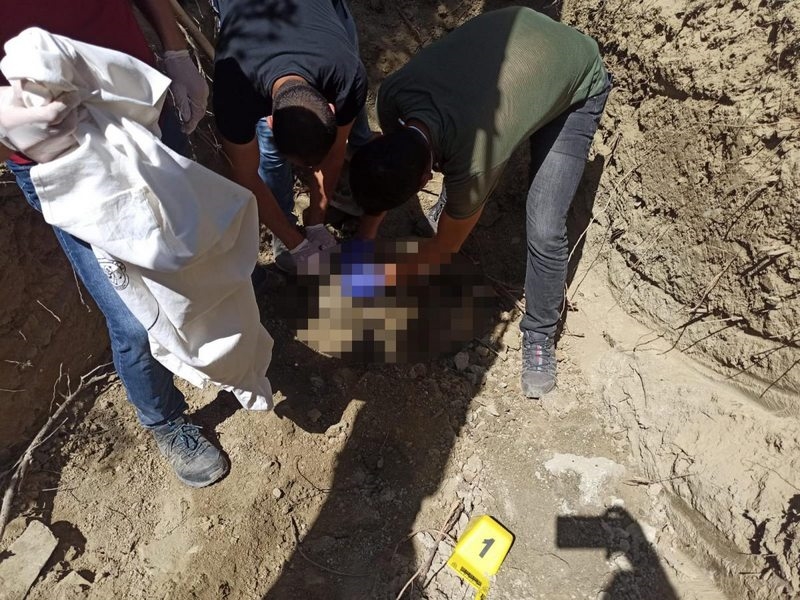PKK`dan kaçmaya çalıştığı için öldürülen teröristin cesedi toprağa gömülü bulundu