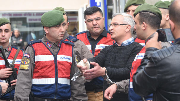 Polisi şehit eden tutuklu Azeri sanığa olay yerinde keşif yaptırıldı