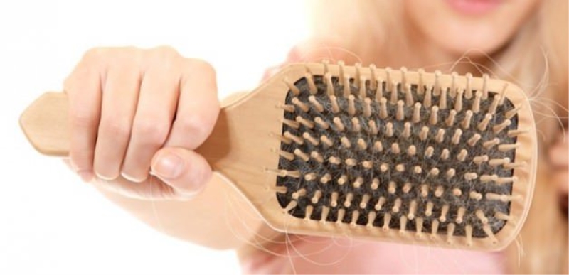 Saç dökülmesini engellemek için 2 etkili çözüm