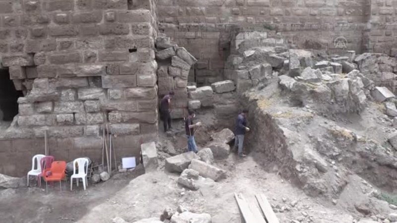 ŞANLIURFA - UNESCO adayı Harran`da kazılar özel izinle kısıtlamalı günlerde de sürüyor