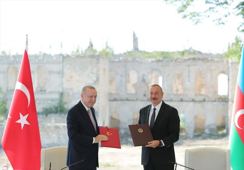 Son Dakika: Cumhurbaşkanı Erdoğan ile Azerbaycan lideri Aliyev, iki ülke arasında Şuşa Beyannamesi`ni imzaladı