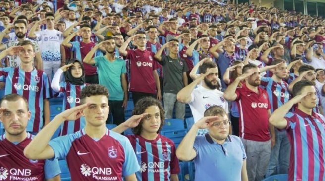 Trabzon`da duygusal anlar! 19:45`te bütün stat...