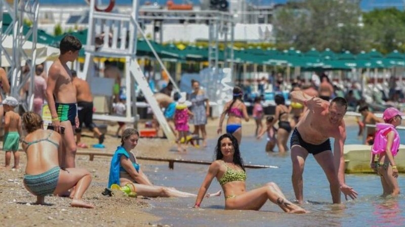Turistlerin akın ettiği Antalya`da vaka sayılarında bir ayda yüzde 100`lük artış yaşandı