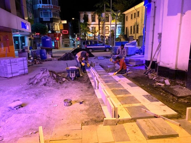 Uzun Sokak`ta Çalışmalar Gece Boyu Sürüyor