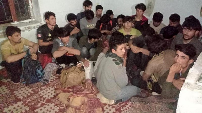Van`da bir evde 43 kaçak göçmen yakalandı, organizatör tutuklandı