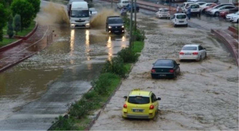 Zonguldak?ta yollar sular altında kaldı
