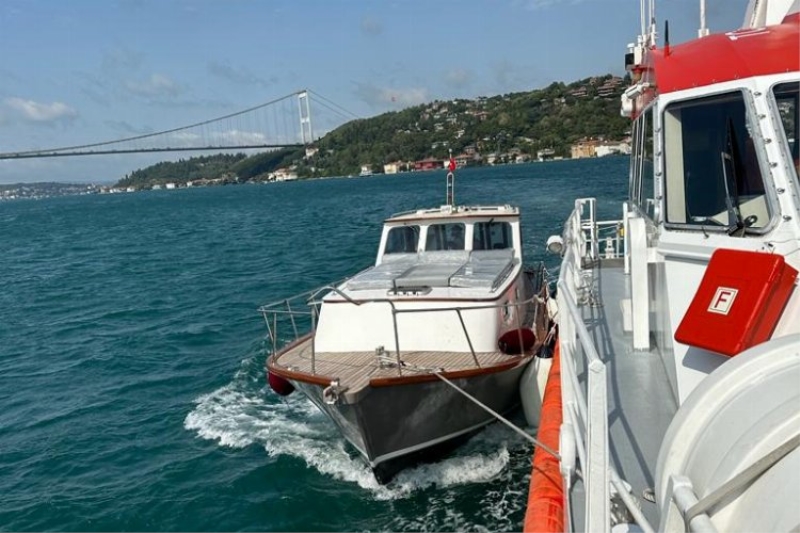 İstanbul açıklarında sürüklenen tekne kurtarıldı