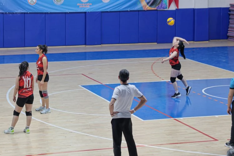 Liseler arası 100. Yıl Voleybol Turnuvası sona erdi