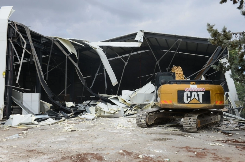 Yaylacık’ta iki kaçak yapı yıkıldı