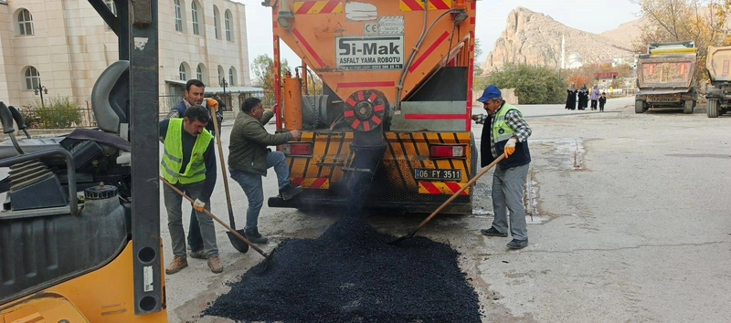 İpekyolu Belediyesi 12 Noktada Yol ve Asfalt Çalışmalarını Tamamladı