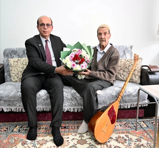 Yeşilyurt Belediye Başkanı Geçit, Halk Ozanı Abuzer Aşkınses