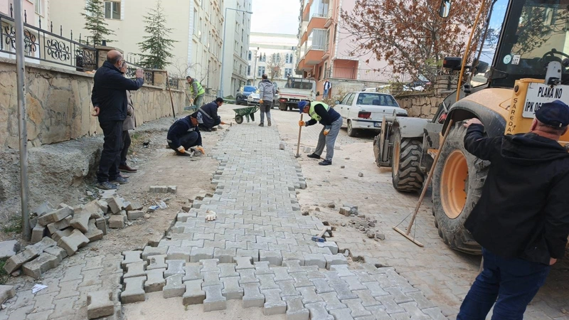 İpekyolu Belediyesi Fen İşleri Müdürlüğü Mahallelerde Altyapı Çalışmalarını Sürdürüyor