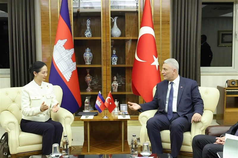 Türkiye ve Kamboçya Ticaret Bakanları Görüştü, 1 Milyar Dolarlık Ticaret Hedefi Masaya Yatırıldı