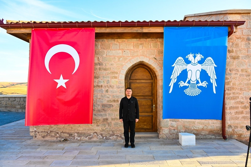 833 Yıl Sonra Selçuklu Bayrağı II. Kılıç Arslan Köşkü