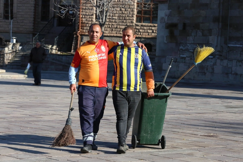 Aksaray Belediyesi Personelinden Derbi Öncesi Dostluk Vurgusu