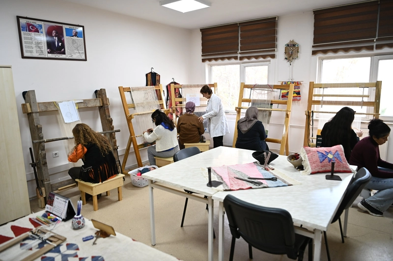 Mamak’ta Kilim Dokuma Sanatı Kurslarla Yaşatılıyor