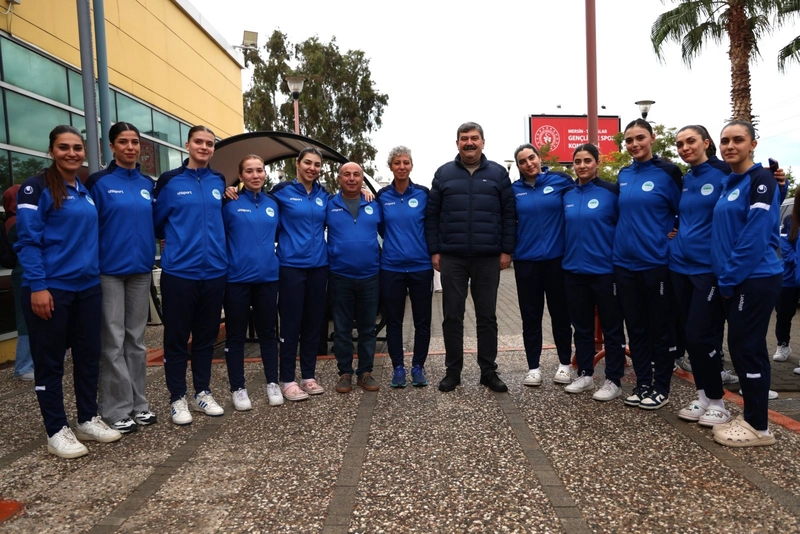 Toroslar Belediyesi Kadın Voleybol Takımı, Ligdeki Galibiyet Serisini Sürdürdü
