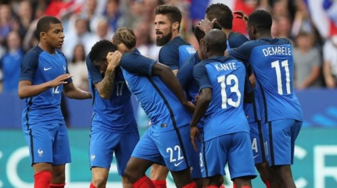 10 kişilik Fransa İngiltere`yı çarptı!