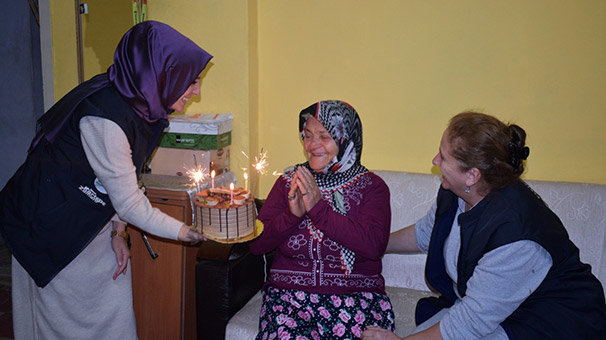 112 yaşındaki kadına doğum günü sürprizi