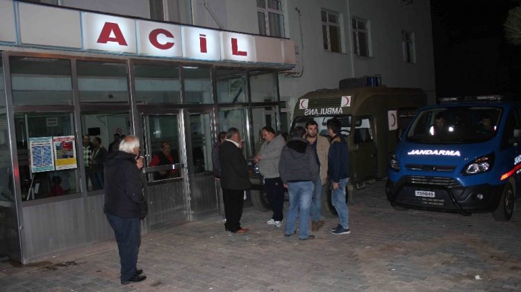 24 işçi yemekten zehirlendi