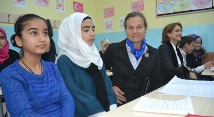 AB büyükelçilerinden Suriyeli öğrencilere ziyaret