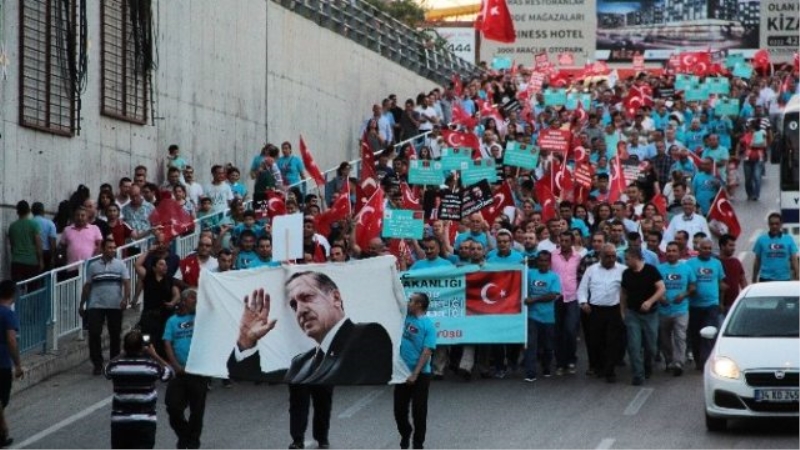 Adana`da Sağlık Çalışanlarından `Demokrasi Yürüyüşü`