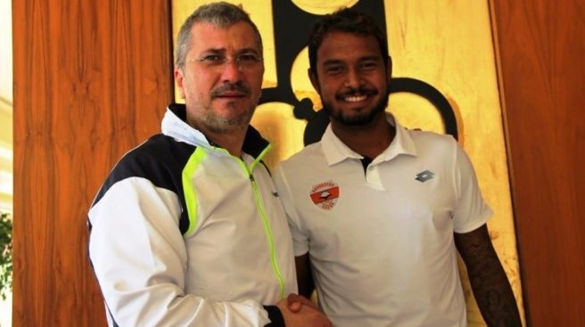 Adanaspor`a Sambacı kanat!