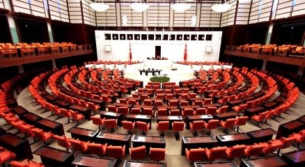 AK Parti anayasa değişikliği teklifini MHP?ye sundu