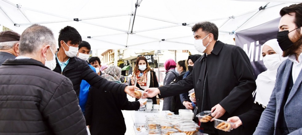 AK Parti Eskişehir Başkanlığı?ndan kandil simidi ikramı