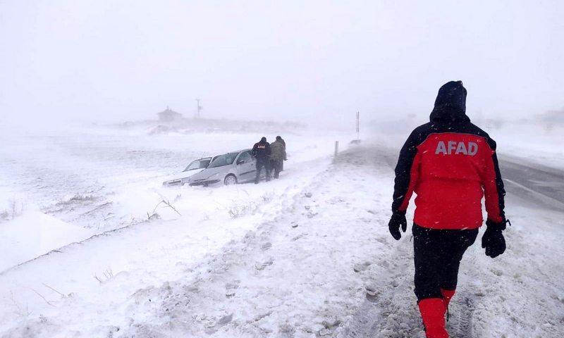 Aksaray`da olumsuz hava koşulları nedeniyle mahsur kalan 117 vatandaş kurtarıldı