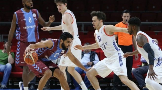 Anadolu Efes farka koştu